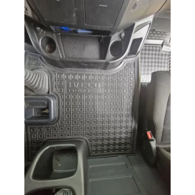 Коврики в салон для авто Iveco Trakker з 2-х частин полиуретан ( AVTO-Gumm )