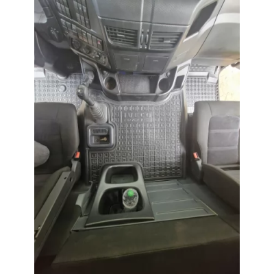Коврики в салон для авто Iveco Trakker з 3-х частин полиуретан ( AVTO-Gumm )
