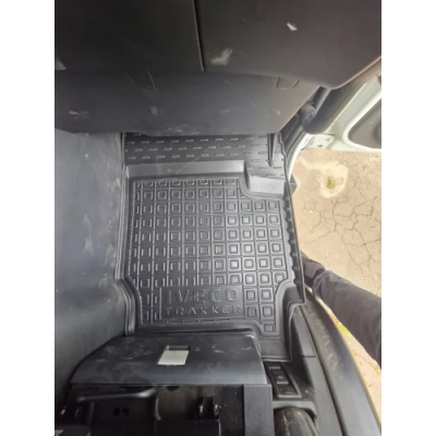 Коврики в салон для авто Iveco Trakker з 3-х частин полиуретан ( AVTO-Gumm )