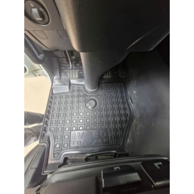 Коврики в салон для авто Iveco Trakker з 3-х частин полиуретан ( AVTO-Gumm )