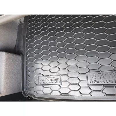 Килимок у багажник для авто BMW E39 5 серія (з 1996>) (седан II) (з боксом підсилювача), пластиковий (AVTO-Gumm)
