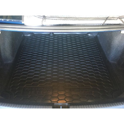 Коврик в багажник для Volkswagen Jetta ( 2010 -  ) TOP ( без "ушей" ) полиуретан ( Avto-Gumm )